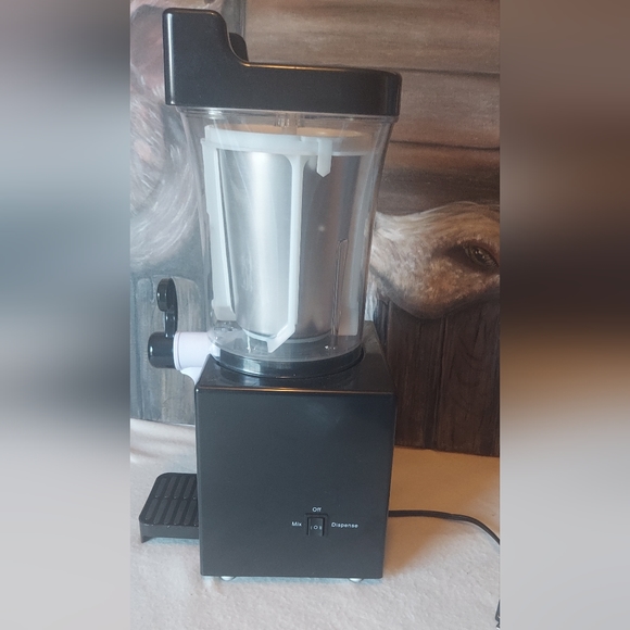 ICEE Home Slushie Maker Countertop Ice Machine 1/2 Gallon ICEE Fizz Creations - Picture 5 of 8